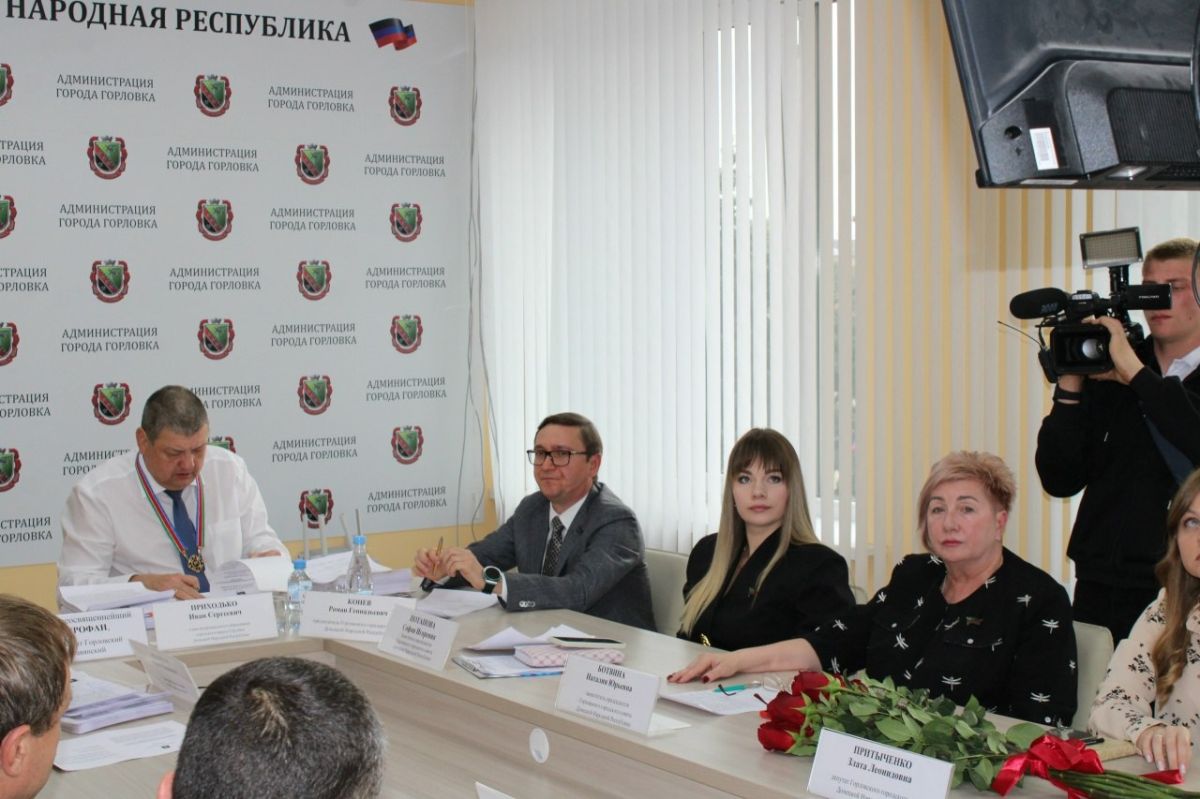Роман Конев: 23 октября 2026 года провёл семьдесят первое очередное заседание Горловского городского совета Донецкой Народной Республики первого созыва Роман Конев: 23 октября 2026 года провёл семьдесят первое очередное заседание Горловского городского совета Донецкой Народной Республики первого созыва