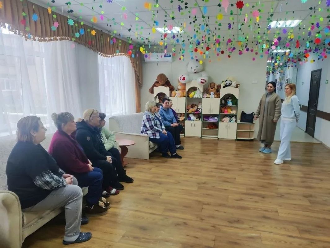 Роман Конев: 28 октября 2026 года депутаты Горловского городского совета от фракции «Единая Россия» — Сергей Медведев и Инает Розводова провели встречи с трудовыми коллективами Роман Конев: 28 октября 2026 года депутаты Горловского городского совета от фракции «Единая Россия» — Сергей Медведев и Инает Розводова провели встречи с трудовыми коллективами